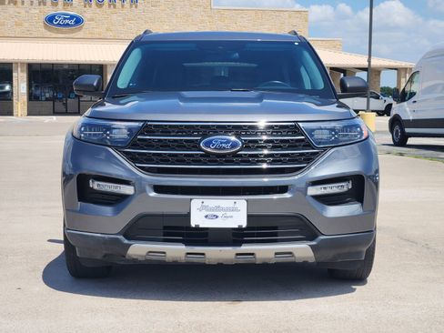 Used 2022 Ford Explorer XLT w/ Equipment Group 202A AWD/4WD image 6