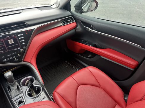 Used 2020 Toyota Camry XSE FWD image 17