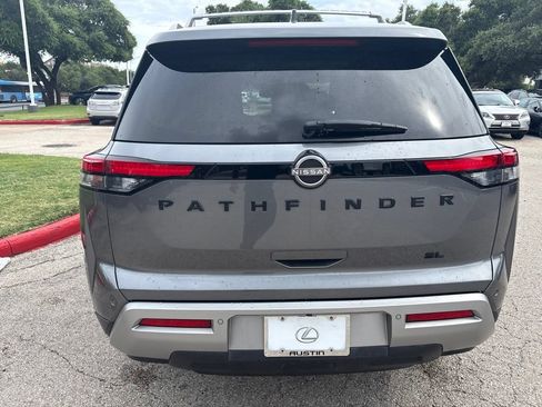 Used 2022 Nissan Pathfinder SL w/ SL Premium Package FWD image 4