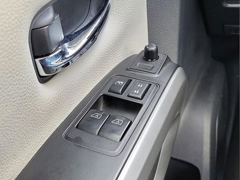 Used 2024 Nissan Titan SV w/ SV Utility Package image 13