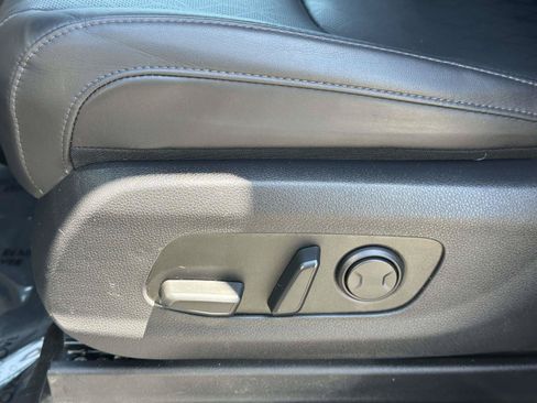 Used 2024 Kia Carnival EX FWD image 14