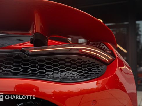 Used 2025 McLaren 750S Spider RWD image 19