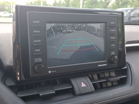 Used 2021 Toyota RAV4 XLE AWD/4WD image 17