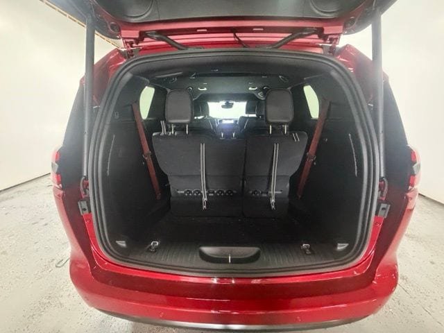 New 2027 Chrysler Pacifica Select AWD/4WD image 9