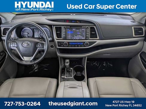 Used 2019 Toyota Highlander XLE AWD/4WD image 19