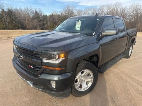 Used 2018 Chevrolet Silverado 1500 LT w/ Texas Edition image 1
