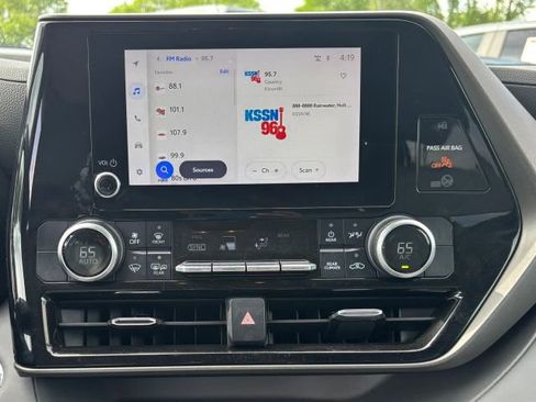 Used 2023 Toyota Highlander L FWD image 23