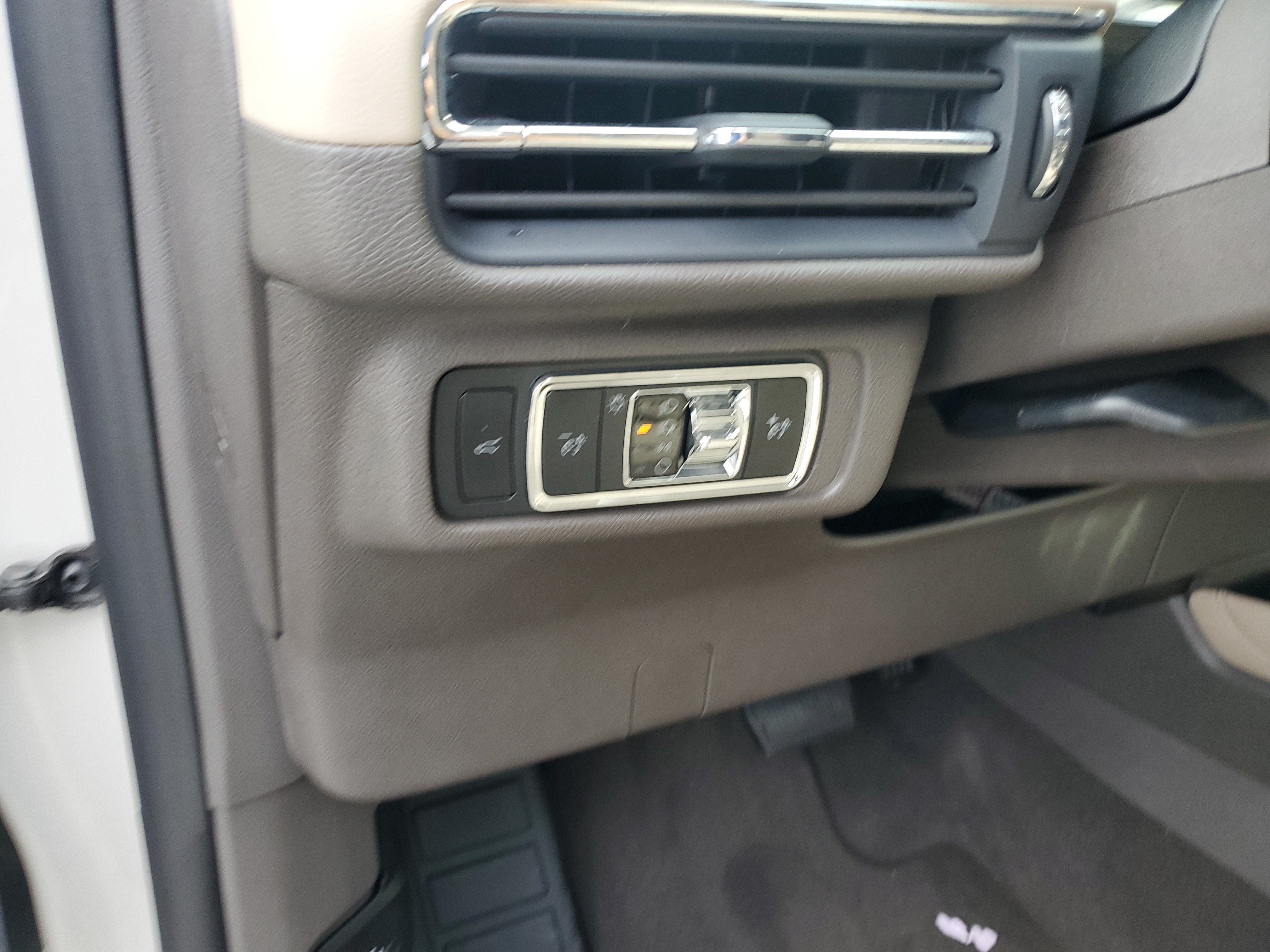 Used 2024 Lincoln Corsair FWD image 18