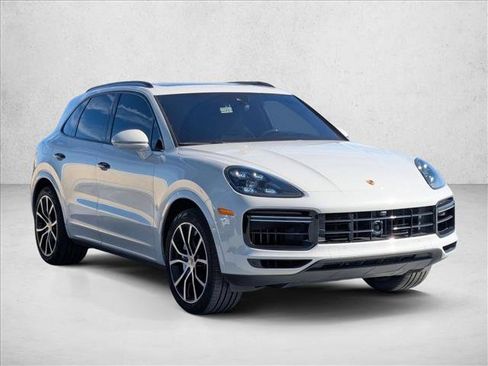Used 2022 Porsche Cayenne Turbo image 3