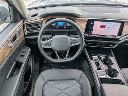 Used 2024 Volkswagen Atlas SE FWD image 16