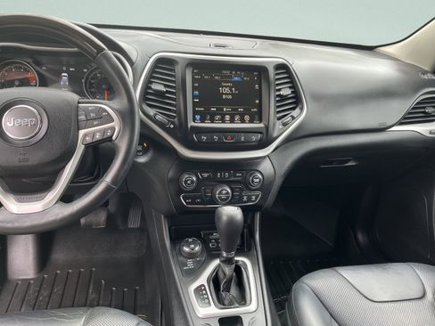 Used 2017 Jeep Cherokee Overland w/ Technology Group image 11