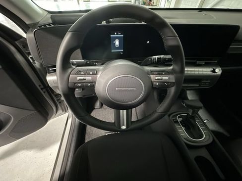 Used 2024 Hyundai Kona SEL AWD/4WD image 16