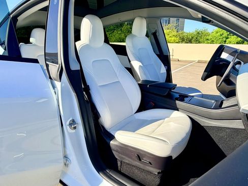 Used 2022 Tesla Model Y Long Range AWD/4WD image 39