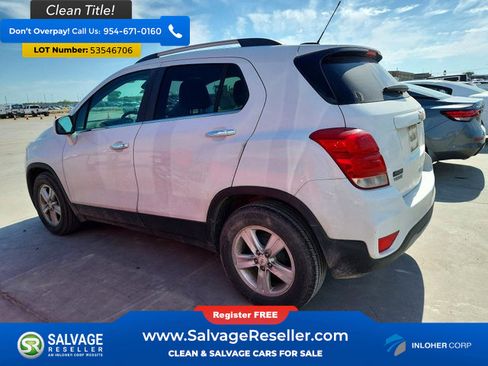 Used 2019 Chevrolet Trax LT w/ LT Convenience Package FWD image 3
