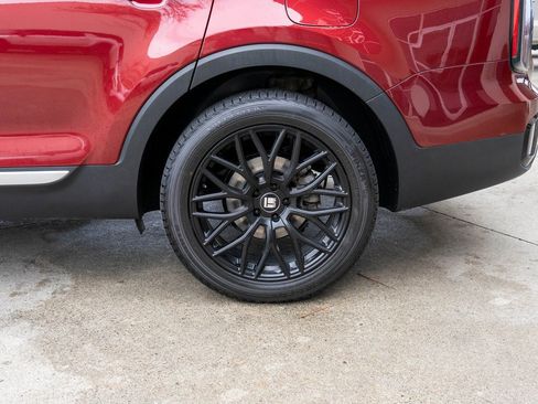 Used 2023 Kia Telluride EX w/ EX Captain's Chair Package image 32