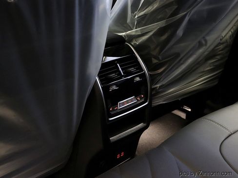 Used 2026 BMW X5 xDrive50e w/ Climate Comfort Package image 15