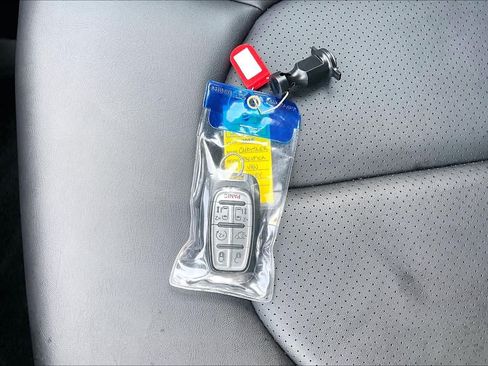 Used 2025 Chrysler Pacifica Select FWD image 14