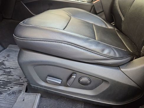 Used 2021 Ford Explorer Limited w/ Equipment Group 301A AWD/4WD image 26