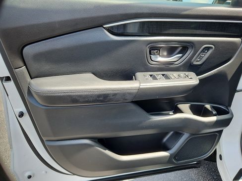 Used 2024 Honda Pilot Elite image 12