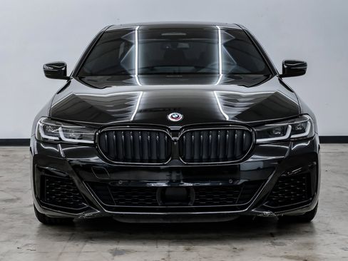 Used 2023 BMW M550i xDrive w/ Executive Package image 4