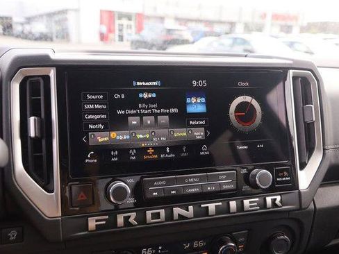 Used 2025 Nissan Frontier SV w/ SV Convenience Package RWD image 16