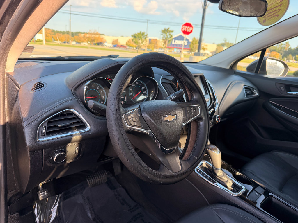 Used 2017 Chevrolet Cruze Premier FWD image 10