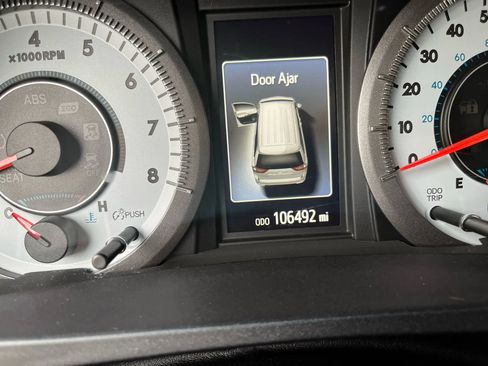 Used 2017 Toyota Sienna SE image 12