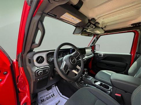 Used 2025 Jeep Wrangler Unlimited Sahara AWD/4WD image 13