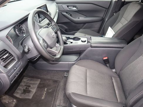 Certified 2025 Nissan Rogue SV AWD/4WD image 17
