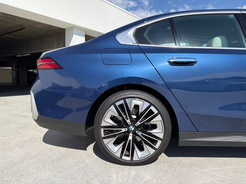 Used 2026 BMW 530i w/ Convenience Package RWD image 5