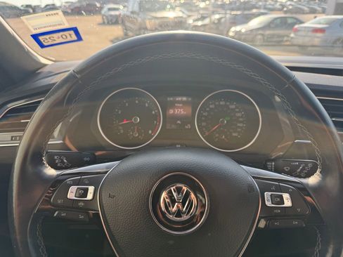 Used 2021 Volkswagen Tiguan SE R-Line image 11