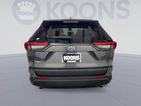 Used 2019 Toyota RAV4 LE image 5