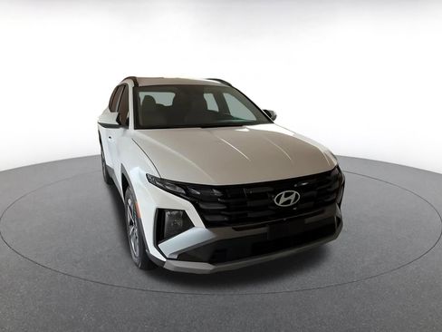 Used 2025 Hyundai Tucson SEL FWD image 3