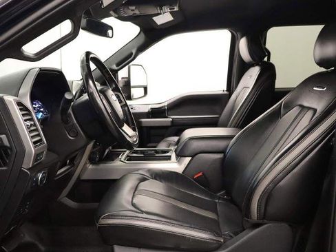 Certified 2021 Ford F450 Platinum w/ FX4 Off-Road Package image 32