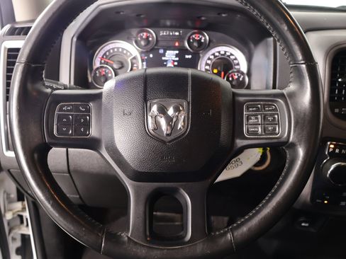 Used 2019 RAM 1500 Classic SLT w/ Luxury Group image 3