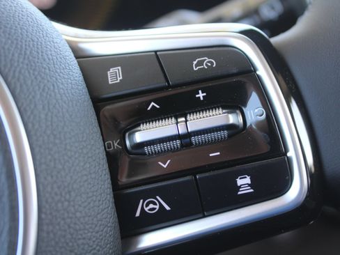 New 2026 Kia Carnival EX FWD image 37