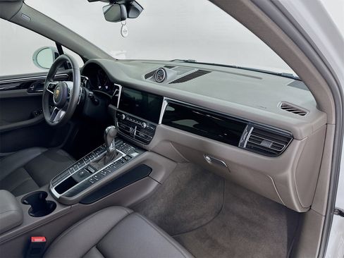 Used 2021 Porsche Macan image 31