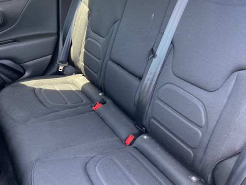 Used 2022 Jeep Renegade Latitude w/ Convenience Group AWD/4WD image 22