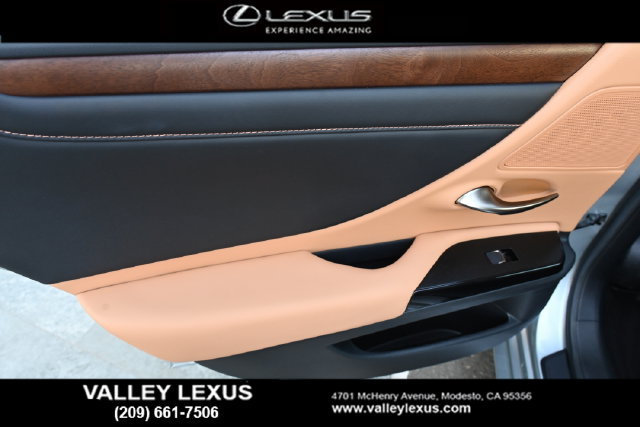 Certified 2025 Lexus ES 300h w/ Premium Package FWD image 17