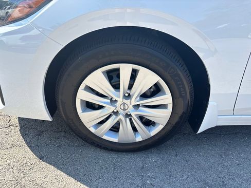Certified 2025 Nissan Sentra S FWD image 10
