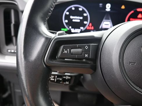 Used 2024 Porsche Cayenne AWD/4WD image 19