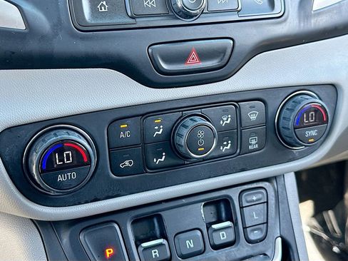 Used 2019 GMC Terrain SLE w/ Driver Convenience Package image 15