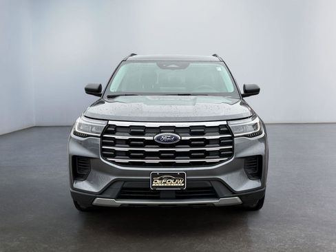 Used 2025 Ford Explorer Active AWD/4WD image 8