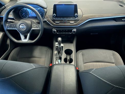 Used 2025 Nissan Altima 2.5 SV FWD image 31