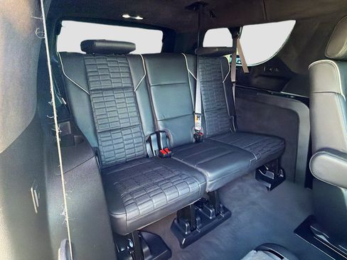 Certified 2025 Cadillac Escalade ESV Sport Platinum AWD/4WD image 29