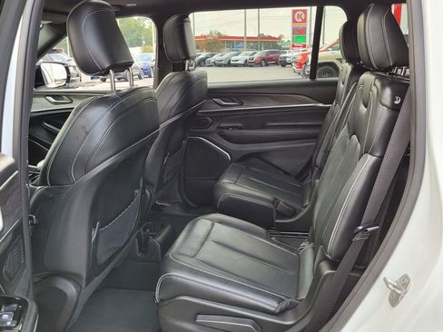 Used 2023 Jeep Grand Cherokee L Overland image 5