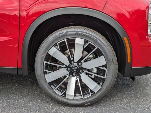 New 2025 Mitsubishi Outlander SE image 11