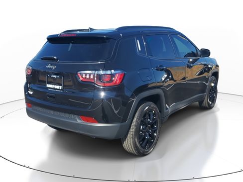 New 2026 Jeep Compass Latitude image 4