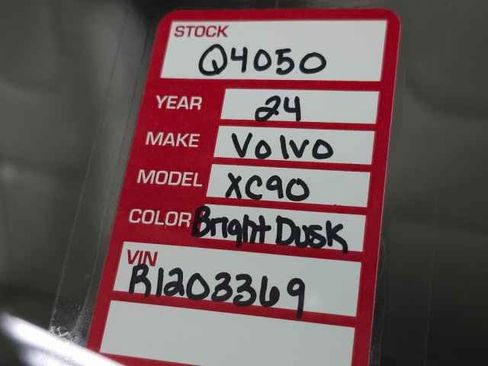 Certified 2024 Volvo XC90 B6 Ultimate w/ Protection Package Premier image 39