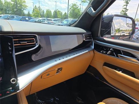 Used 2023 Jeep Grand Wagoneer Series III AWD/4WD image 26
